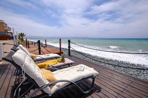 Lagoon Blue Beach House by Nomads
