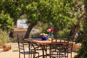 Outdoor dining - Villa Can Blai (Can Nadal)