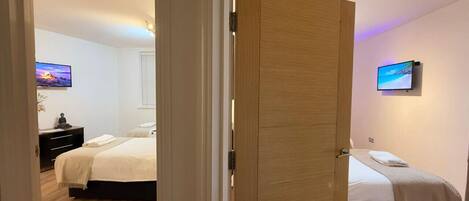 2 bedrooms, iron/ironing board, free WiFi, bed sheets