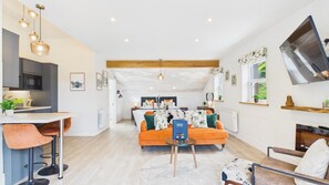 Smart TV, fireplace - The Pig Sty - 1 Bedroom Studio - Princes Gate (Narberth)