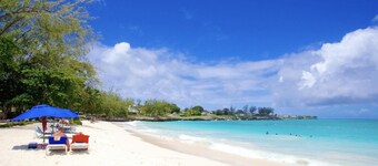 6BR Gated Villa near Beach w/ Private Pool-KHVILLA