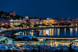Marina - Studio 'Bellevue Cannes' with Mountain View, Shared Pool and Air Conditioning (Cannes)