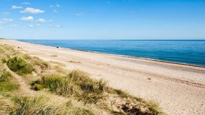Beach - Introducing the ABI Vista, a 2-bedroom caravan designed to accommodate up to 6 guests. (Caister-on-Sea)