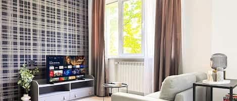 Una Smart TV, una oficina