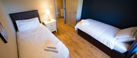 2 室のベッドルーム、アイロン / アイロン台、旅行用ベビーベッド、WiFi (無料)