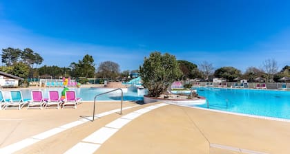 Mobile Home 'Au Bonheur Des Landes' with Shared Pool, Private Terrace, and Air Conditioning