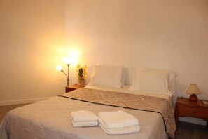 2 quartos, Wi-Fi de cortesia, roupa de cama