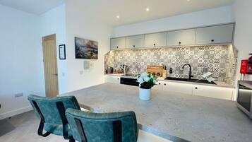 Køleskab, mikrobølgeovn, ovn, opvaskemaskine