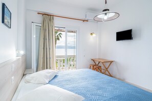 2 bedrooms, free WiFi, bed sheets - Apartment 'Neptune' with Sea View, Shared Terrace and Wi-Fi (Corfu)