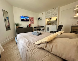 1 chambre, fer et planche à repasser, Wi-Fi, draps fournis