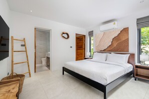 2 bedrooms, desk, iron/ironing board, travel cot