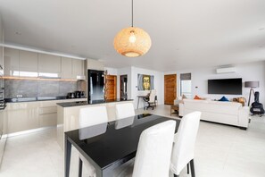 Smart TV, books, stereo