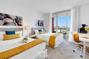 2 bedrooms, iron/ironing board, travel cot, WiFi - Ocean and Canal View Condo Resort Hallandale 804 (Hallandale Beach)