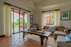 TV - Bougainvillea 9305 Luxury Condo - Reserva Conchal (Cabo Velas)