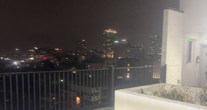 Charming 1-bedroom apartment in cool Los Angeles with WiFi, AC