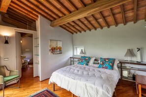 3 bedrooms, iron/ironing board, travel cot, free WiFi