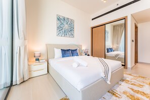 Safe på rommet, strykejern/-brett, wi-fi (inkludert) og sengetøy