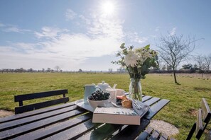 Outdoor dining - The Meadows Dairy, Bawdsey (Bawdsey)