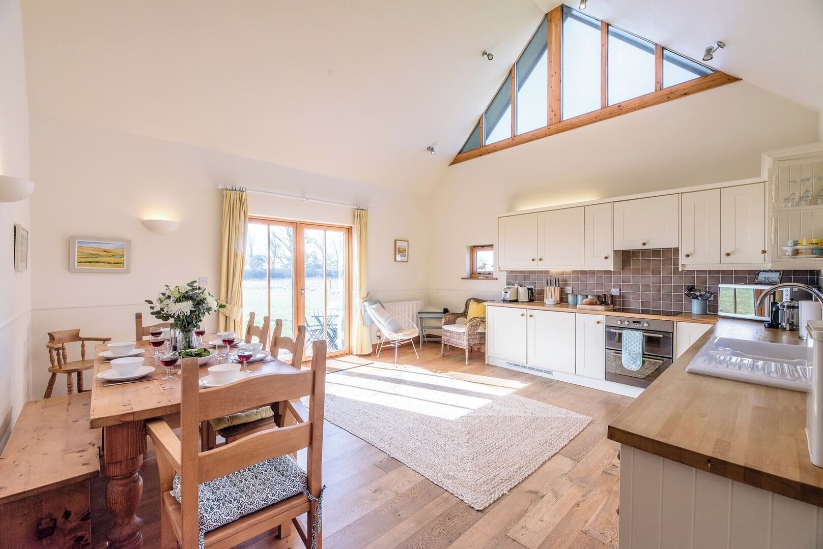 雪櫃、微波爐、焗爐、洗碗機