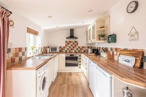 Kühlschrank, Mikrowelle, Ofen, Geschirrspüler