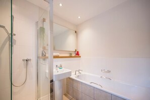 Free toiletries, hair dryer - Camellia Cottage, Southwold (Southwold)