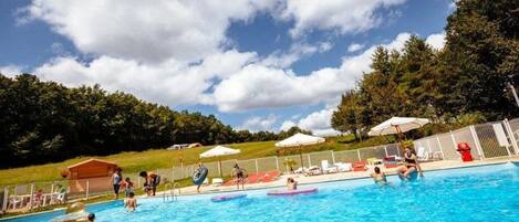 Lämmitetty uima-allas