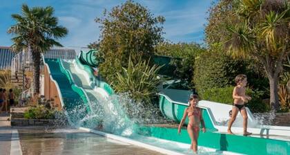 ZEcamping 4 étoiles 500m plage piscine couverte locatif TV BBQ 30m2