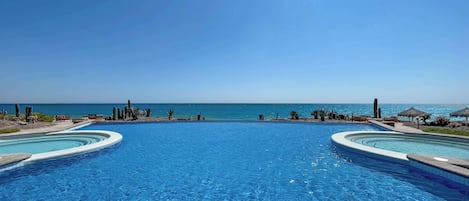 حمام سباحة