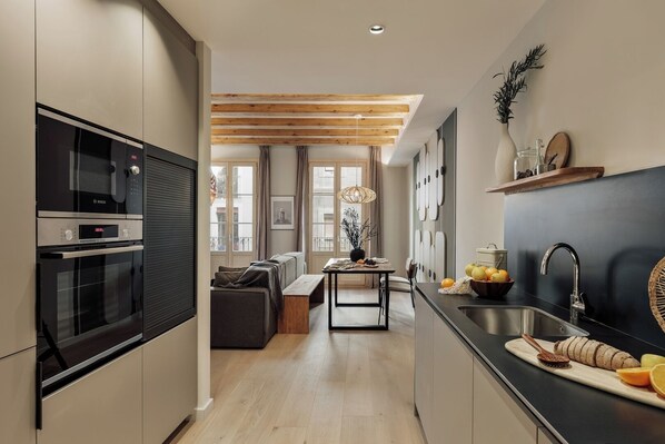 Fridge, microwave, oven, stovetop