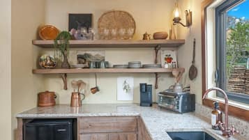 Fridge, oven, coffee/tea maker, toaster