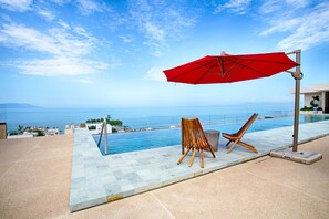 A heated pool - Stylish Romantic Zone Pool Ocean Views Rooftop Bar (Puerto Vallarta)
