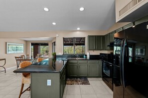 Fridge, microwave, oven, stovetop - Oasis on the Hill with Mountain Views (Tucson)