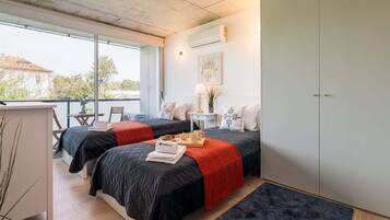 2 slaapkamers, een strijkplank/strijkijzer, reisbedje, gratis wifi