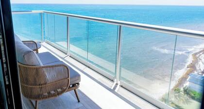 Wake up to the sea: private balcony and 2 pools