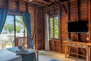 1 dormitori, planxa i posts de planxar, wifi i roba de llit 