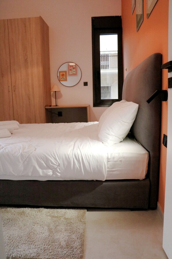 1 habitación, tabla de planchar con plancha, wifi gratis y ropa de cama 