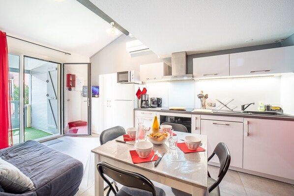 Fridge, microwave, oven, dishwasher