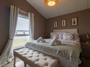 2 bedrooms, free WiFi, bed sheets - Pass the Keys | Cozy 2-Bed Lodge by the Sea – Whitley Bay Retreat (Whitley Bay)