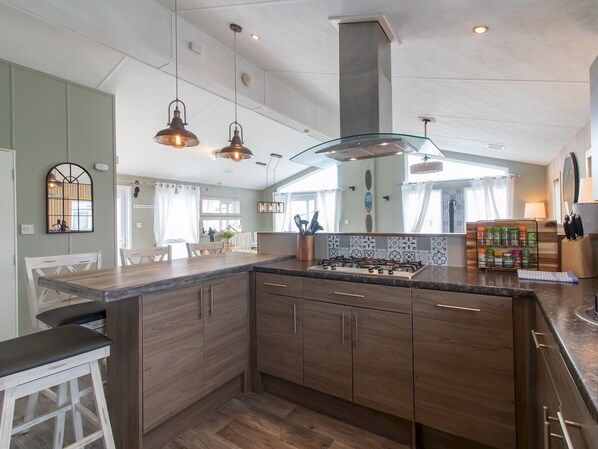 Dining - Pass the Keys | Cozy 2-Bed Lodge by the Sea – Whitley Bay Retreat (Whitley Bay)