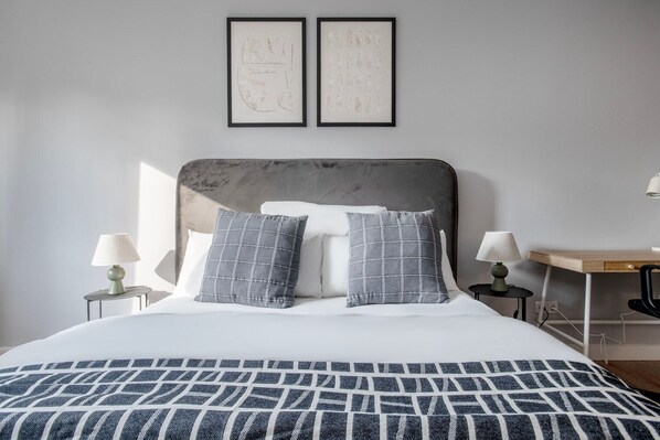Iron/ironing board, WiFi, bed sheets