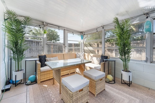 Coral Cove - Relaxing 3-Bedroom Getaway with Private Pool – 10 Minutes from Melbourne Beach