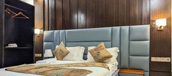 Chic apart with parking near the airport