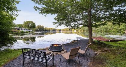 Lakefront Haven: Modern Cottage