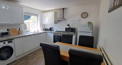 Charming 3 bed near A1 and central Peterborough