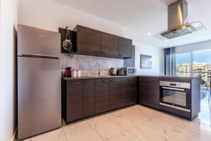 Micro-ondes, four, plaque de cuisson, lave-vaisselle