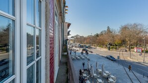 A building with large windows and a courtyard with outdoor seating. - Charming Apartment with street-view in Porto (Oporto)