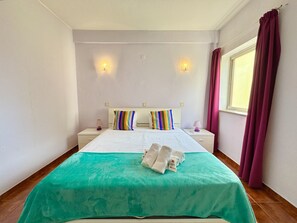 Een strijkplank/strijkijzer, gratis wifi, beddengoed