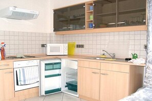Fridge, microwave, oven, stovetop - Heidetenne Comfortable holiday residence (Reinstorf-Horndorf)