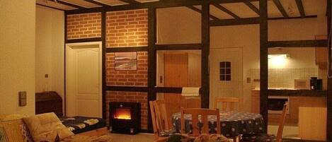 Televisor intel·ligent, reproductor de DVD i estèreo