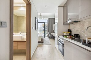 Fridge, microwave, stovetop, dishwasher